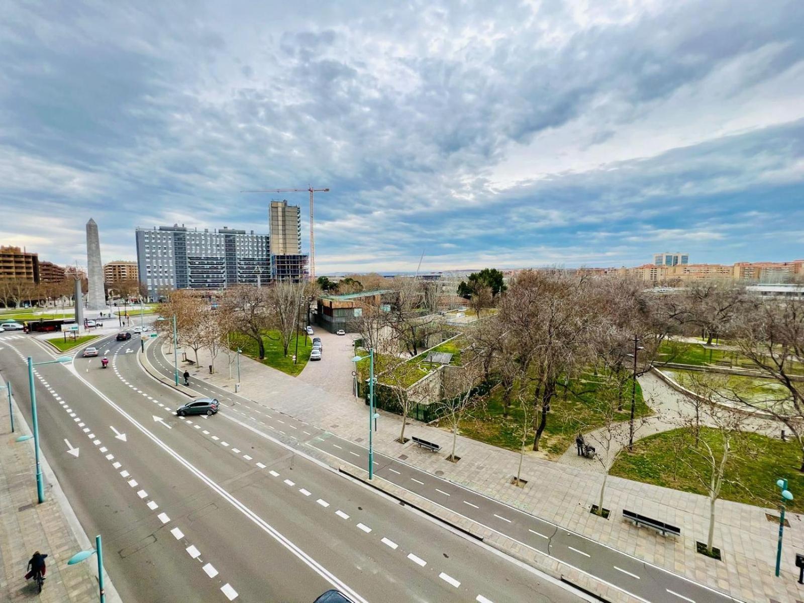 A Orillas Del Pilar Con Parking Zaragoza Exterior photo